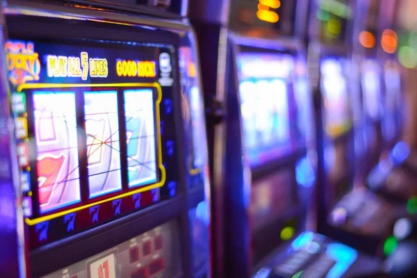 Buffalo King chip selection and bet placement interface